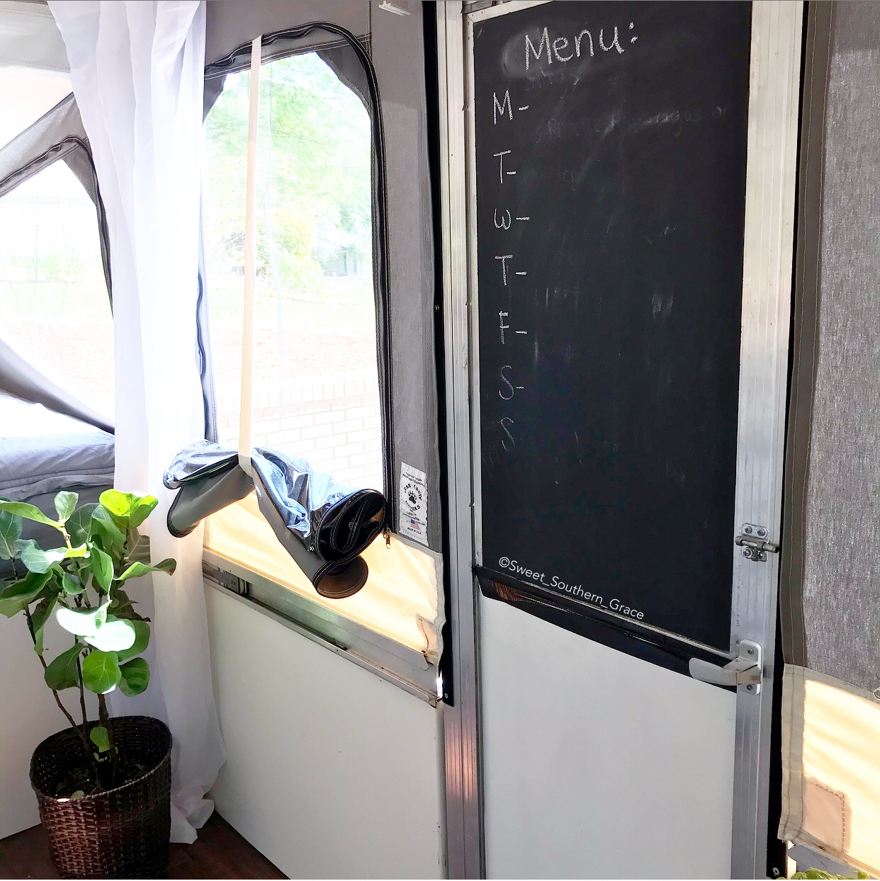 9172C203-98C6-4DC5-A985-9FBA13113C9C