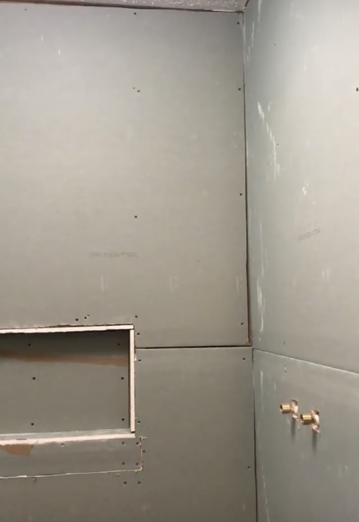 2BA5C1B3-53A5-47F5-BFB5-23DF6CFAF727