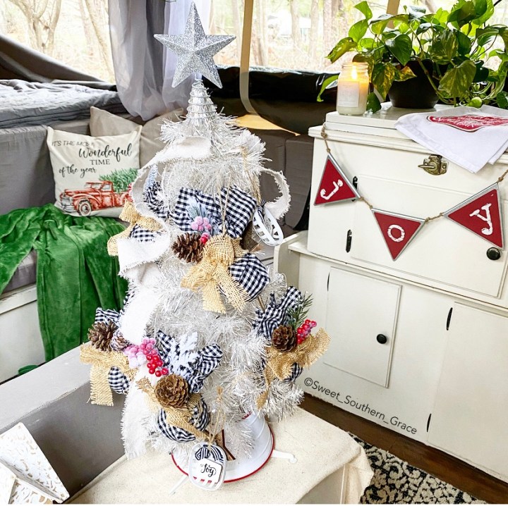 DIY CLEAR CHRISTMAS&nbsp;ORNAMENTS
