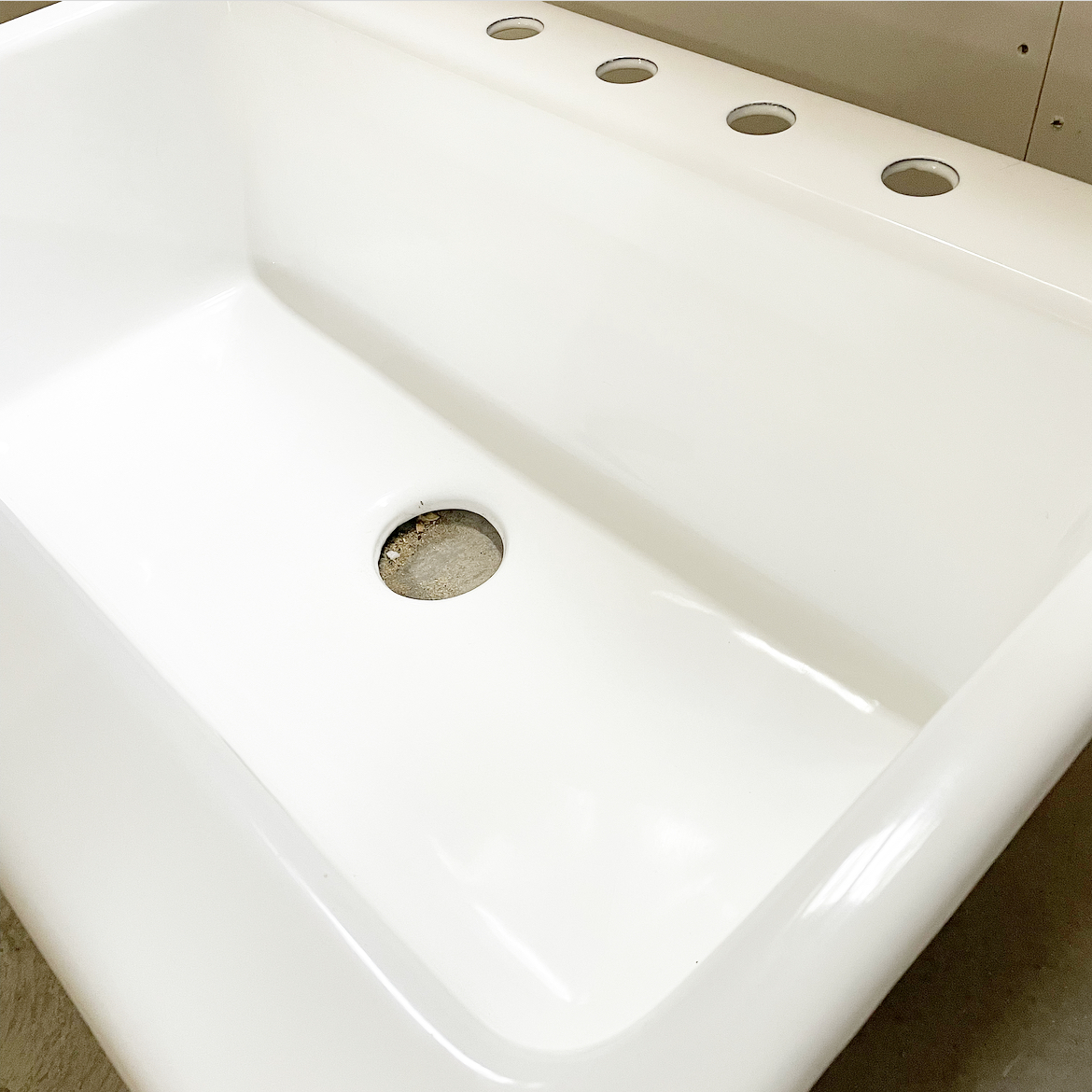 ABB6B350-2791-48D5-BE86-ECC2992B33BD